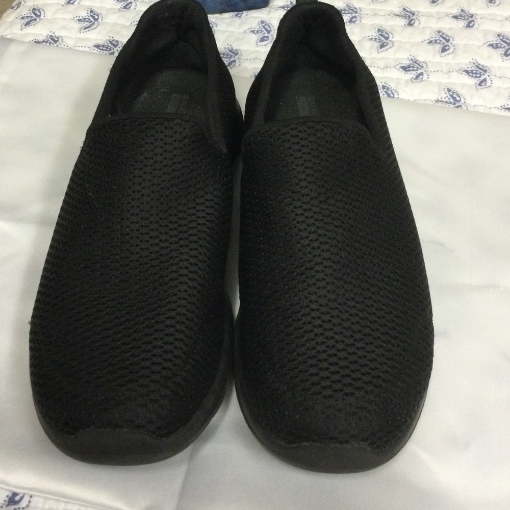 Skechers size 8 gogamax slip on shoes